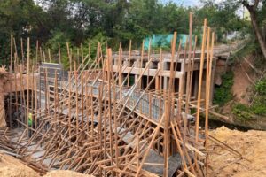 Ponte do Boa Esperança tem 70% da estrutura reconstruída sobre o Córrego Fundo
