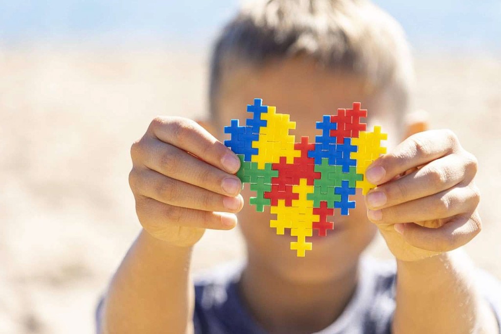 Educação promove encontro de diálogo e acolhimento com famílias de estudantes neurodivergentes e PCDs