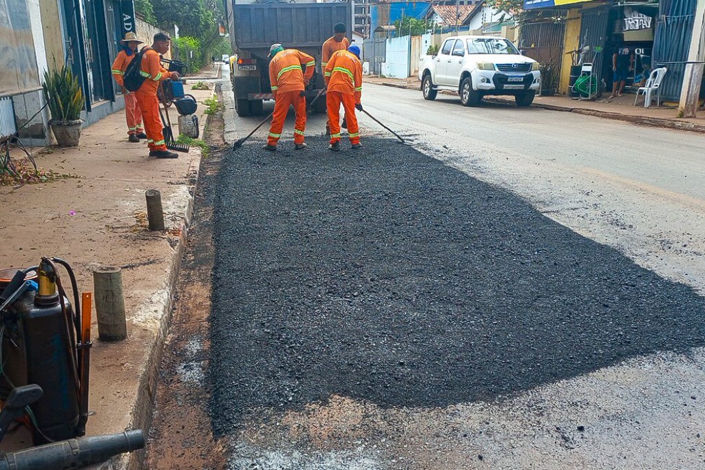 Várzea Grande reforça manutenção viária na Avenida Brasil e Jardim Maringá I e II nesta quarta-feira (26)