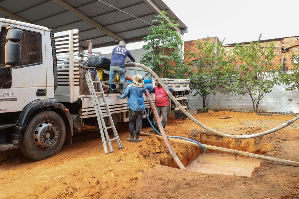 Poços artesianos reforçam abastecimento de água em cinco escolas municipais de Várzea Grande