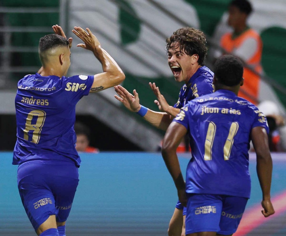Palmeiras goleia o Santos por 3 a 0 e encaminha classificação à semifinal da Copa do Brasil