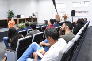 Educação reúne empresas e cobra agilidade na execução de serviços nas escolas