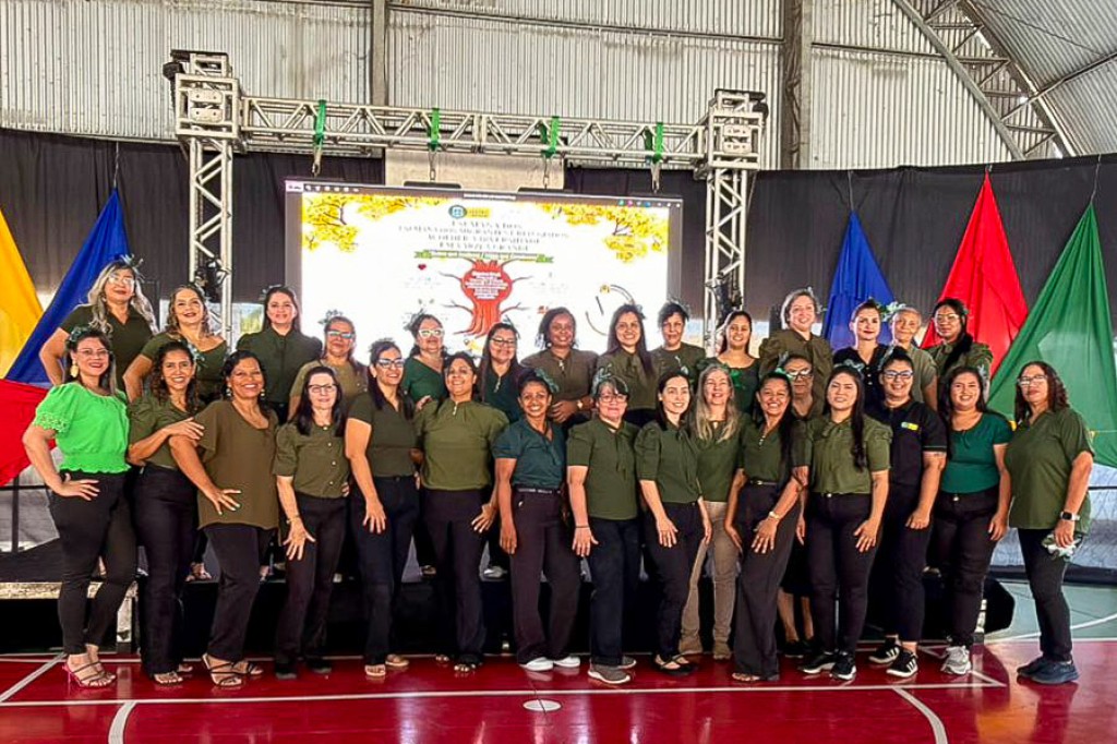 Alunos da EMEB Alino Ferreira de Magalhães emocionam com espetáculo musical na Semana dos Migrantes e Refugiados