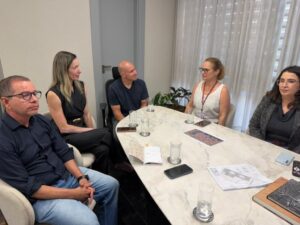Prefeito Abilio Brunini se reúne com promotora do MPMT para alinhar ações contra ocupações irregulares