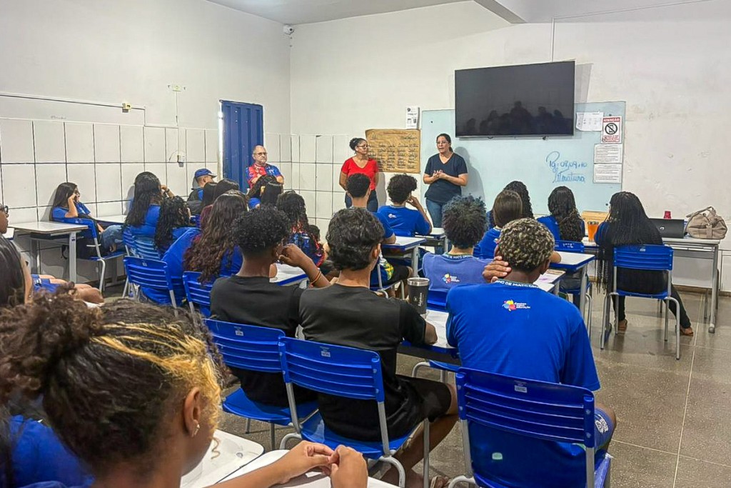 Saúde orienta adolescentes sobre riscos do tabagismo em escola de Várzea Grande