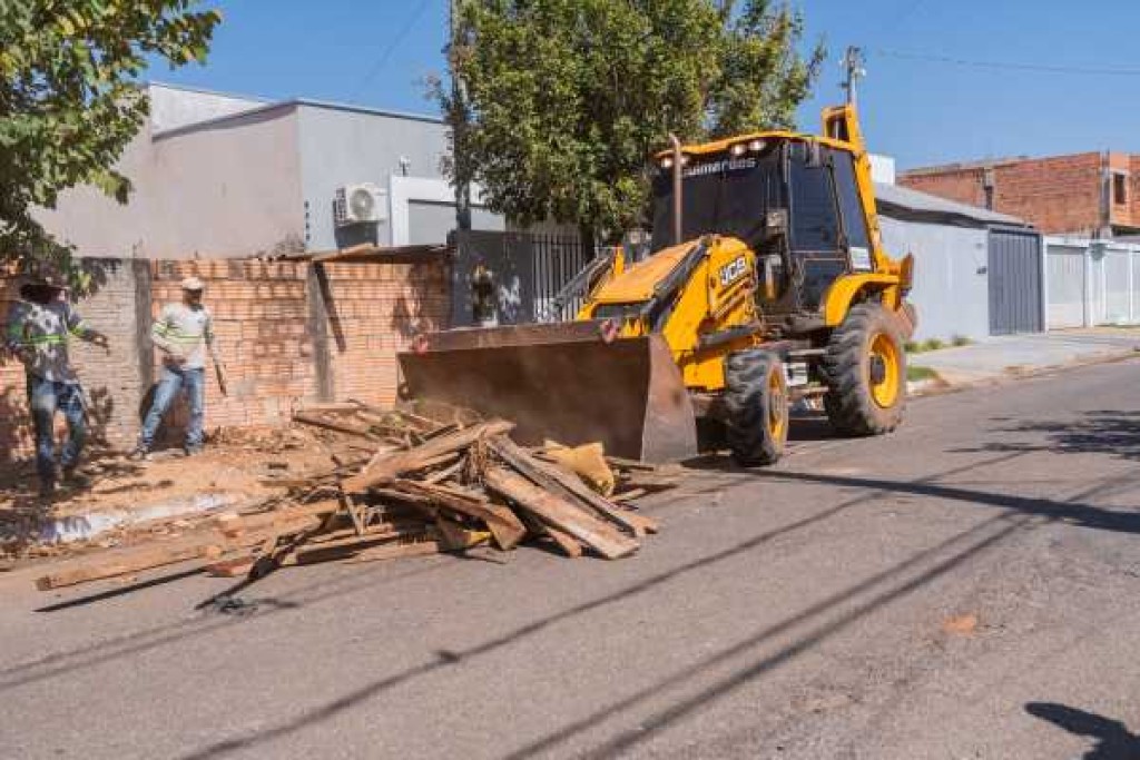 Mutirão de Limpeza e Combate à Dengue chega ao bairro Parque das Araras nesta sexta-feira (04)
