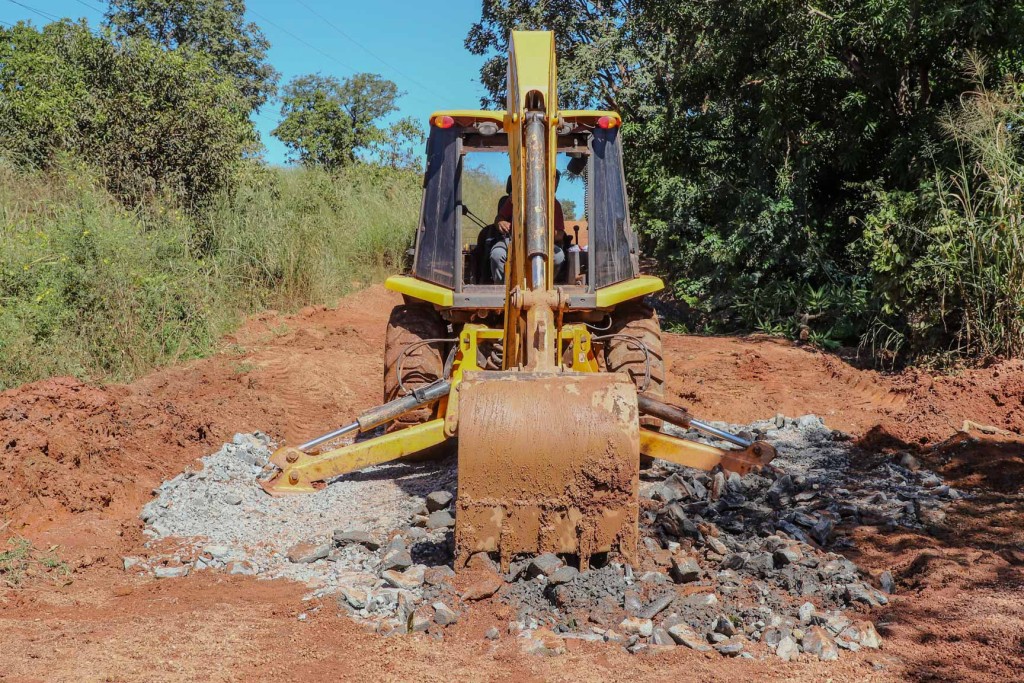 Viação e Obras reforça manutenção viária em sete bairros de Várzea Grande