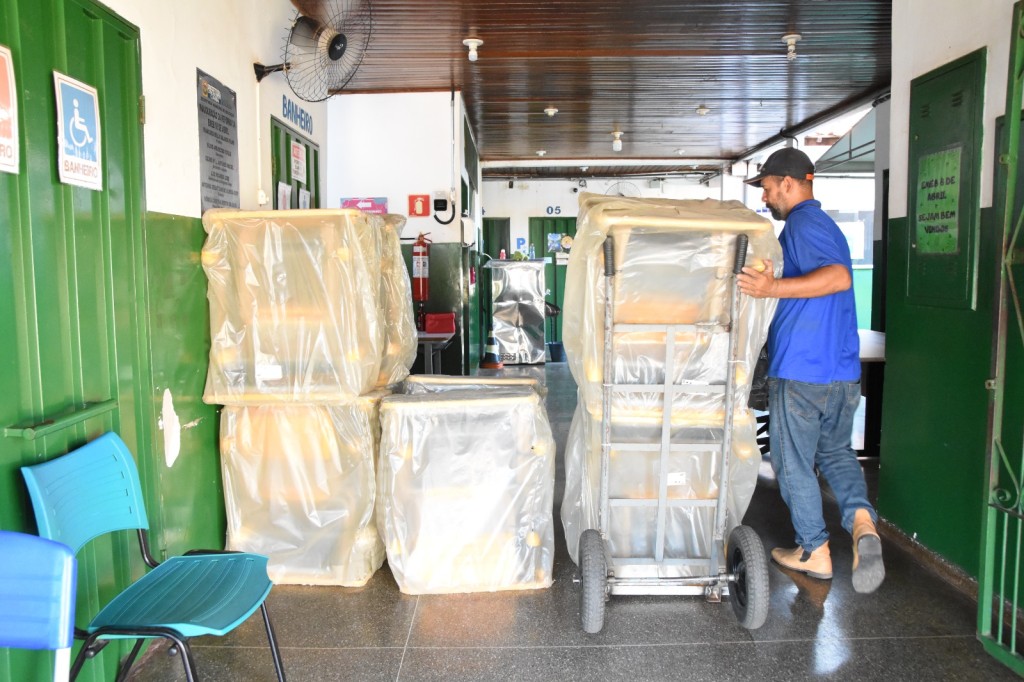SME realiza mutirão e entrega equipamentos e mobiliários para 40 unidades educacionais