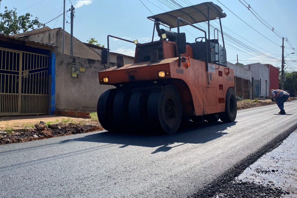 Pavimentação chega a 30% e avança em 18 ruas do Residencial Coxipó