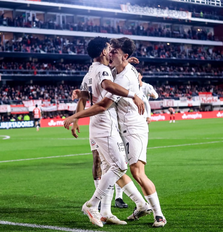 Corinthians reage no segundo tempo, empata com Estudiantes e deixa decisão aberta na Libertadores
