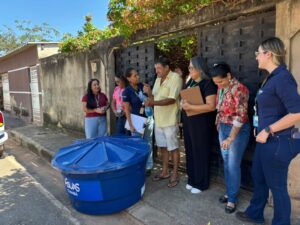 Famílias do Pedra 90 recebem primeiras caixas d’água em ação da Prefeitura e da Águas Cuiabá