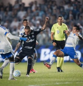 Santos vence o Cruzeiro na Vila Belmiro e emplaca a terceira vitória seguida no Brasileirão
