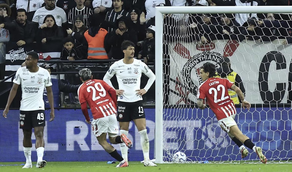 Corinthians perde para o Estudiantes e é eliminado da Libertadores