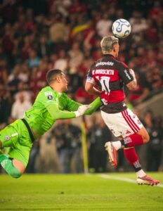 Flamengo empata com Del Valle no Maracanã e avança à semifinal da Libertadores
