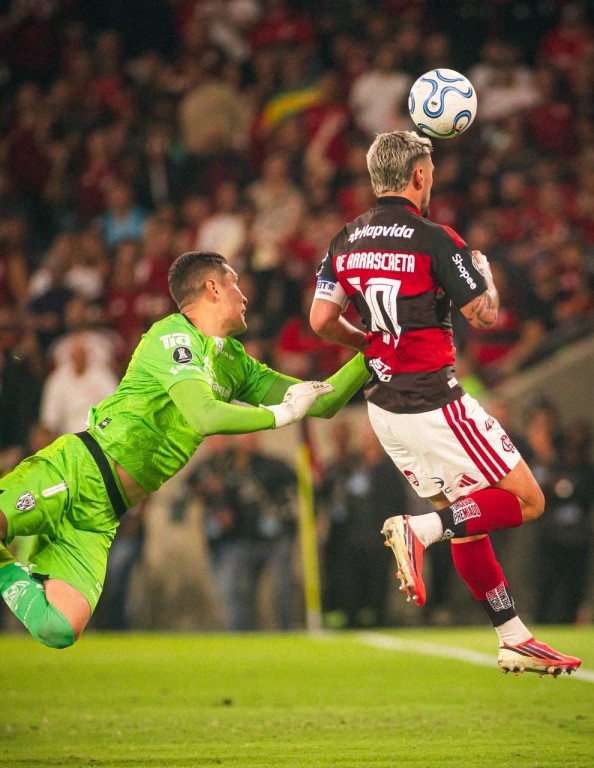 Flamengo empata com Del Valle no Maracanã e avança à semifinal da Libertadores