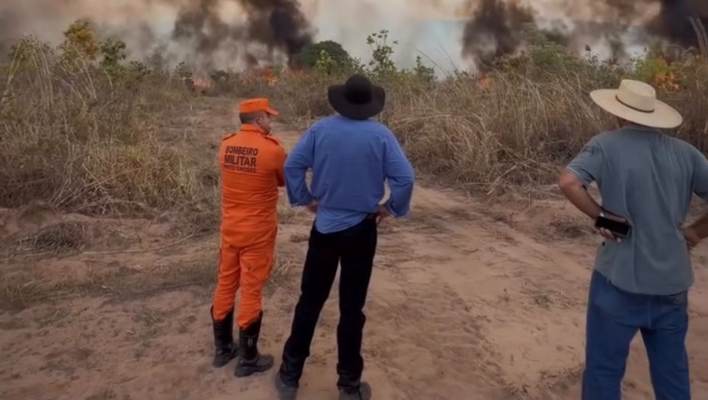 Prefeitura de Primavera do Leste reforça combate a incêndio na região das Furnas
