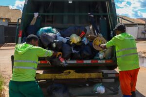 SSPMU reforça organização da coleta de resíduos e orienta moradores sobre descarte correto em Várzea Grande
