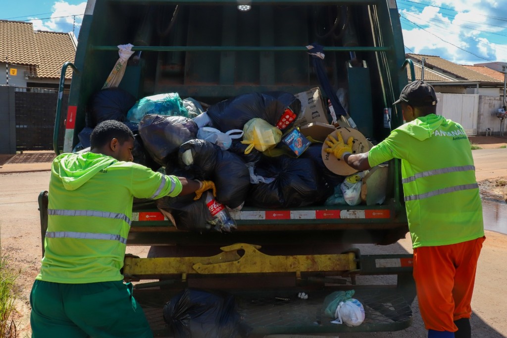 SSPMU reforça organização da coleta de resíduos e orienta moradores sobre descarte correto em Várzea Grande