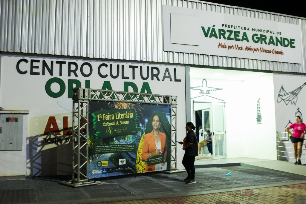 Feira Literária reúne escritores, artistas e leitores em noite cultural na Orla de Várzea Grande