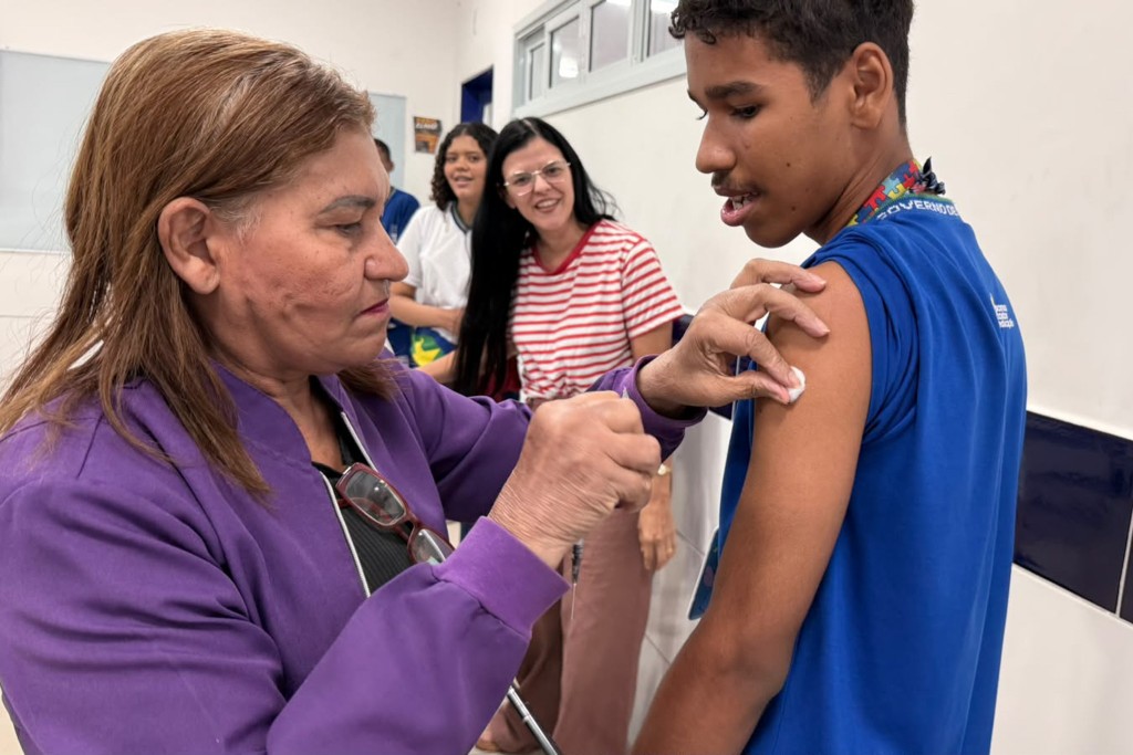 Vacinação contra a influenza chega às escolas para ampliar proteção dos estudantes