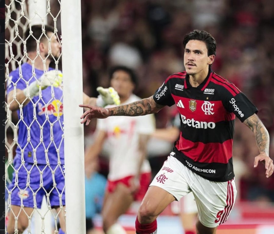 Flamengo domina o Bragantino no Maracanã, vence por 2 a 1 e segue firme na liderança