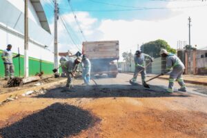 Várzea Grande intensifica manutenção de ruas e avenidas nesta segunda-feira