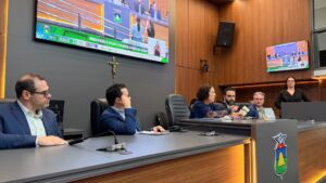 Fiscais de tributos de Cuiabá recebem homenagem na Câmara Municipal