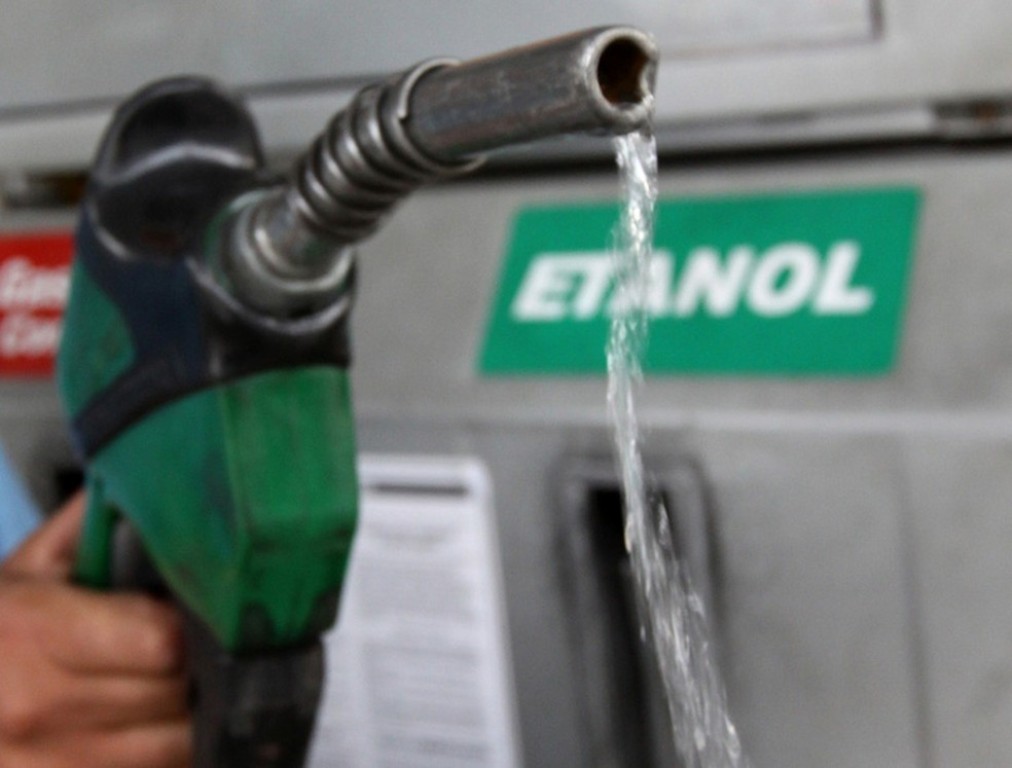 EUA ampliam exportações de etanol e acirram concorrência com o Brasil
