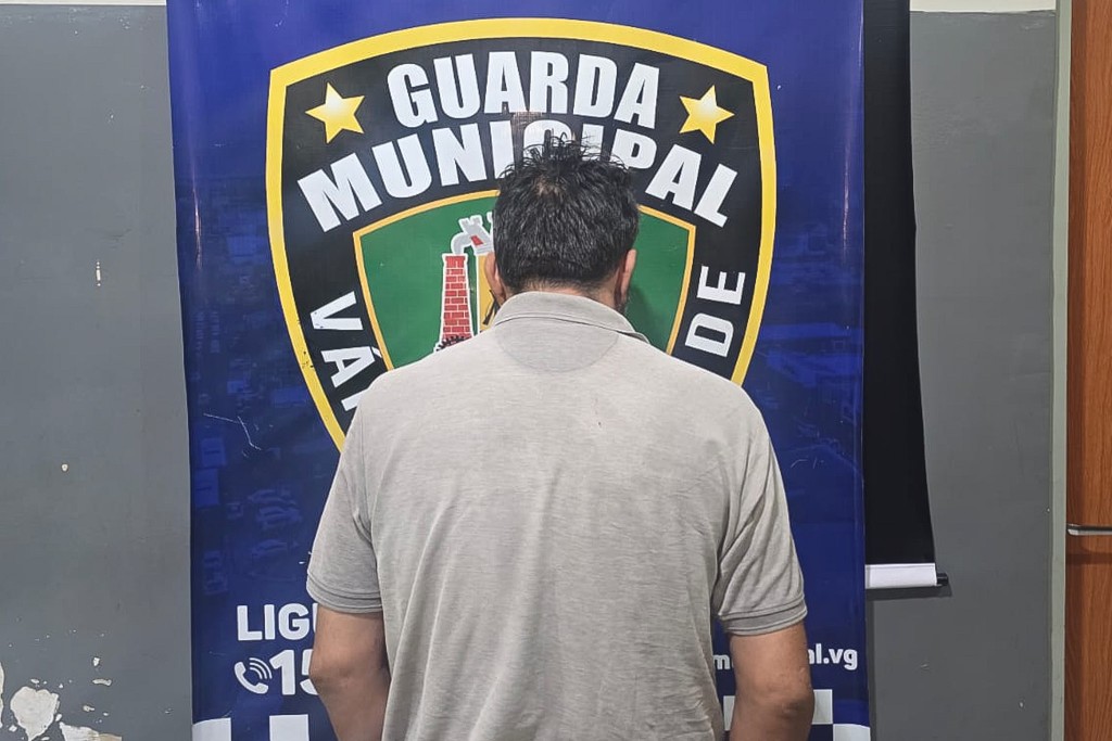 Guarda Municipal conduz homem após denúncia de violência doméstica no 24 de Dezembro
