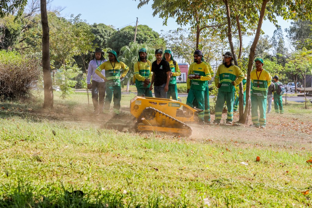 Robôs reforçam roçagem e agilizam limpeza das avenidas de Cuiabá