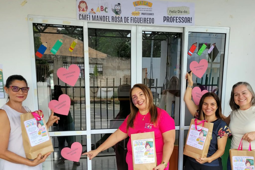 CMEI Manoel Rosa de Figueiredo homenageia professores com apresentação musical e café da manhã