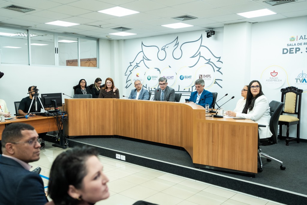 Expansão do ensino técnico e obras de infraestrutura são destaques em audiência na ALMT
