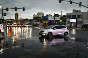 Chuva da madrugada de quarta-feira atinge 85% do volume esperado para outubro em Cuiabá