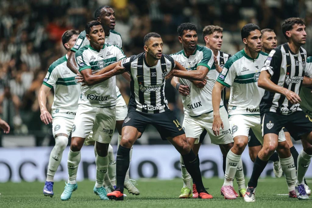 Atlético-MG vence o Coritiba por 1 a 0 e entra na zona da Libertadores