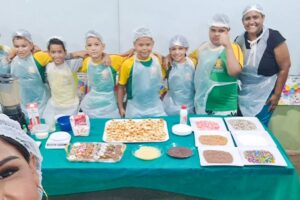 Alunos de EMEB trabalham gênero textual e matemática em prática divertida com receita de biscoitos
