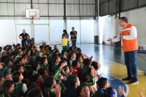 Defesa Civil orienta 2 mil alunos de Cuiabá sobre prevenção de queimadas e alagamentos