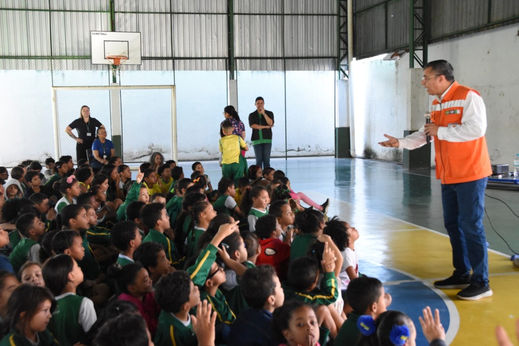 Defesa Civil orienta 2 mil alunos de Cuiabá sobre prevenção de queimadas e alagamentos
