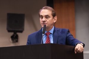 Wilson Santos propõe dispositivos de localização para ampliar a segurança de autistas em MT